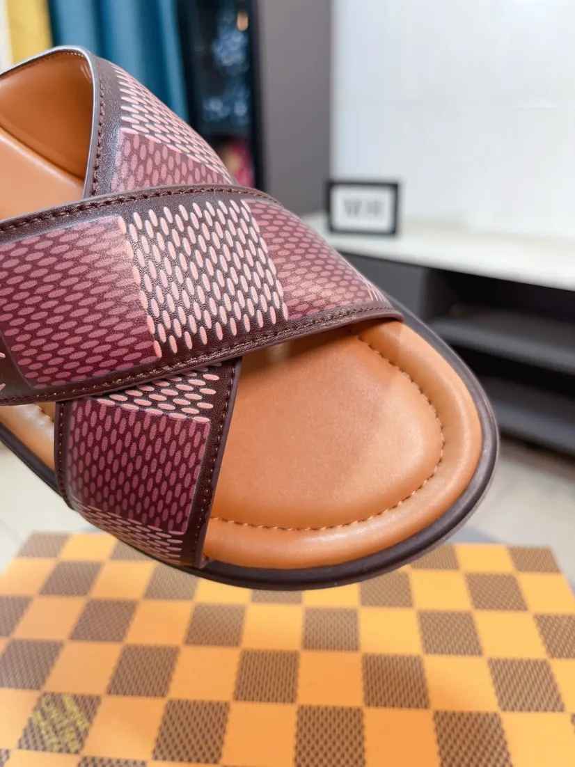 Men's shoes 💰340🌹🌹 (lv-Louis Vuitton) New men's slippers, high-end boutique, exquisite embossed logo decoration on the upper, fine workmanship, super soft soles, casual, loose and comfortable, a must-have in summer! \nsize：38-44